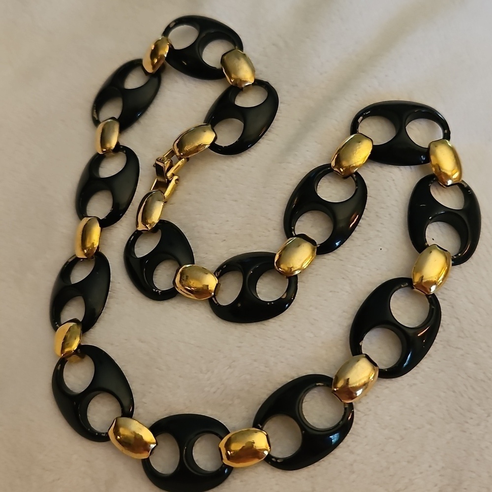 Vintage Two-tone Acrylic Black and Gold Marina Chain Necklace - Picture 5 of 8